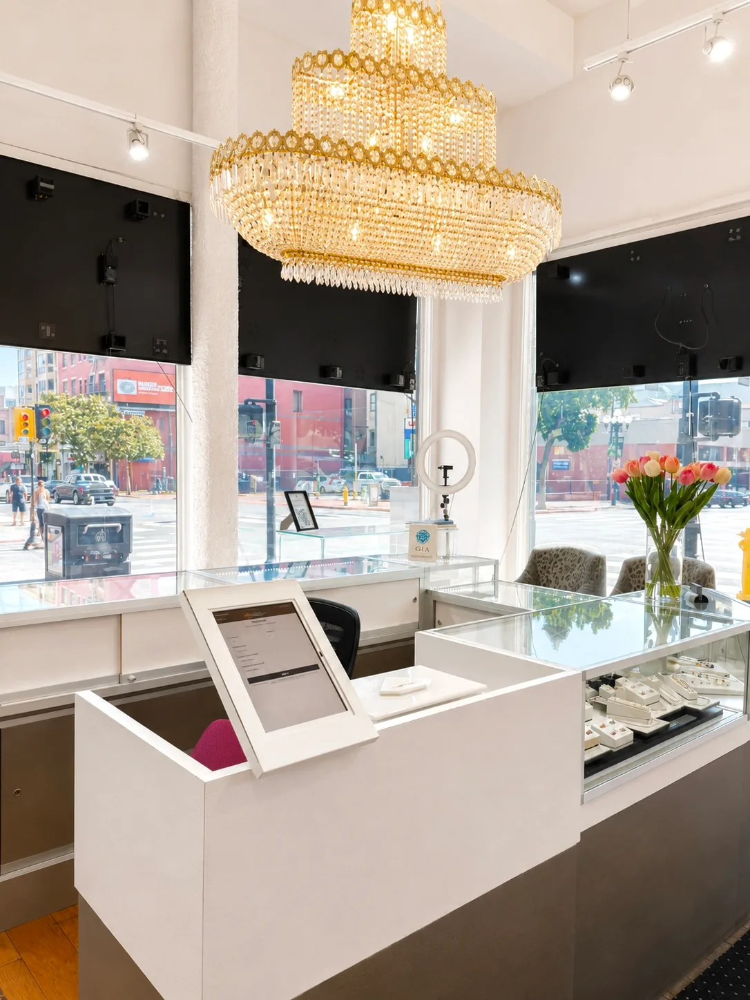 The buying counter at San Diego Jewelry Buyers